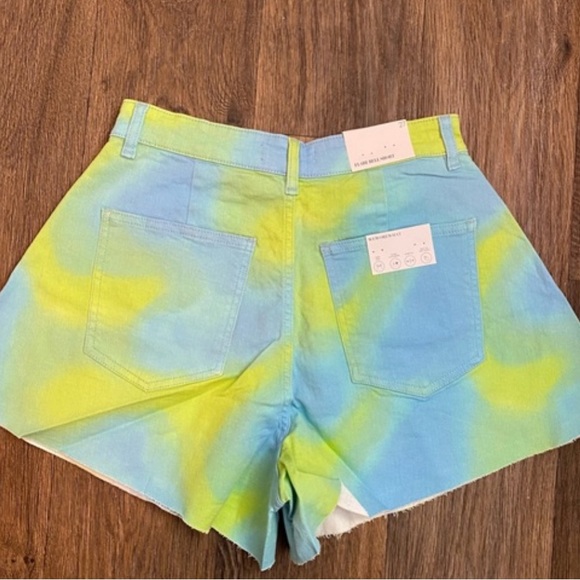 NWT WeWoreWhat Stretch Twill Flare Bell Denim Shorts in Tie Dye Size 27 - Picture 6 of 8